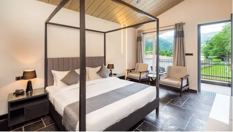 Luxury Cottage With Balcony